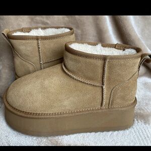 NWB Women’s Dream Pairs Platform Suede Boots Size 7 Chestnut Water Resistant